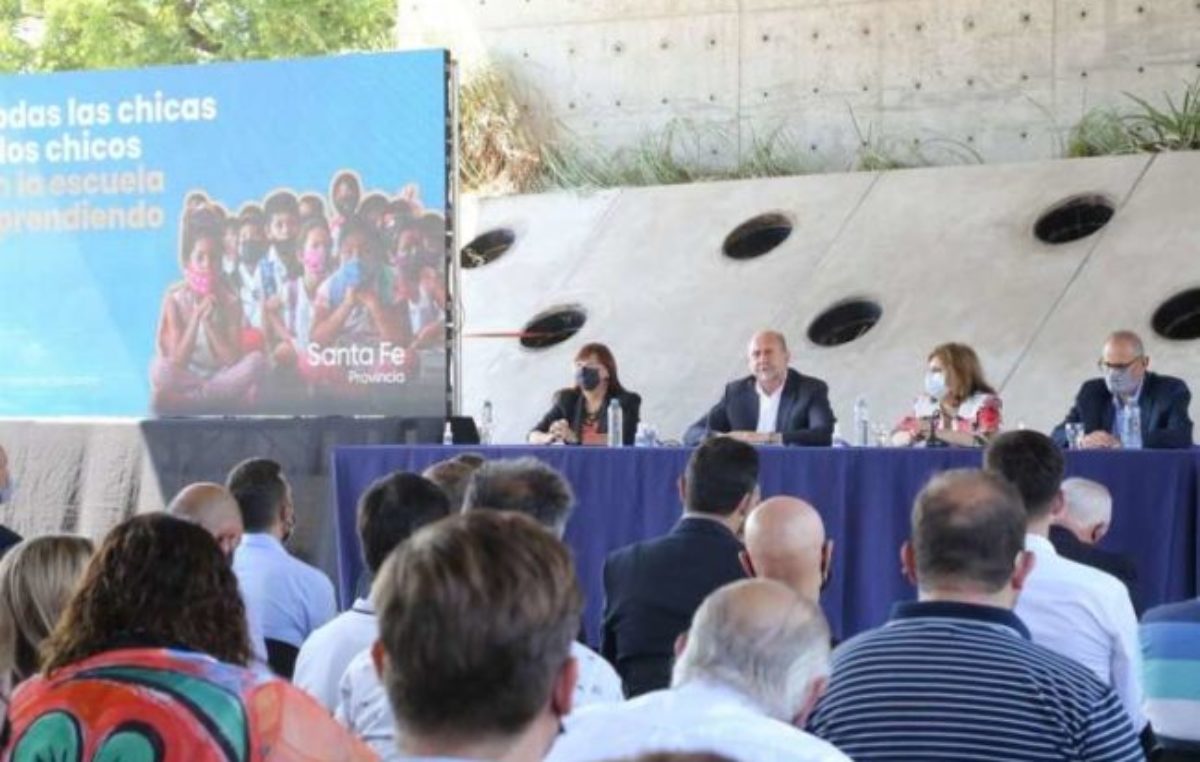 El plan para que 54 mil adolescentes santafesinos que dejaron la escuela empiecen la secundaria