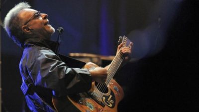 León Gieco, Dolores Solá y Bruno Arias en concierto homenaje a Malvinas en el CCK