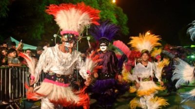 Carnaval a pleno en las calles de la ciudad de Córdoba