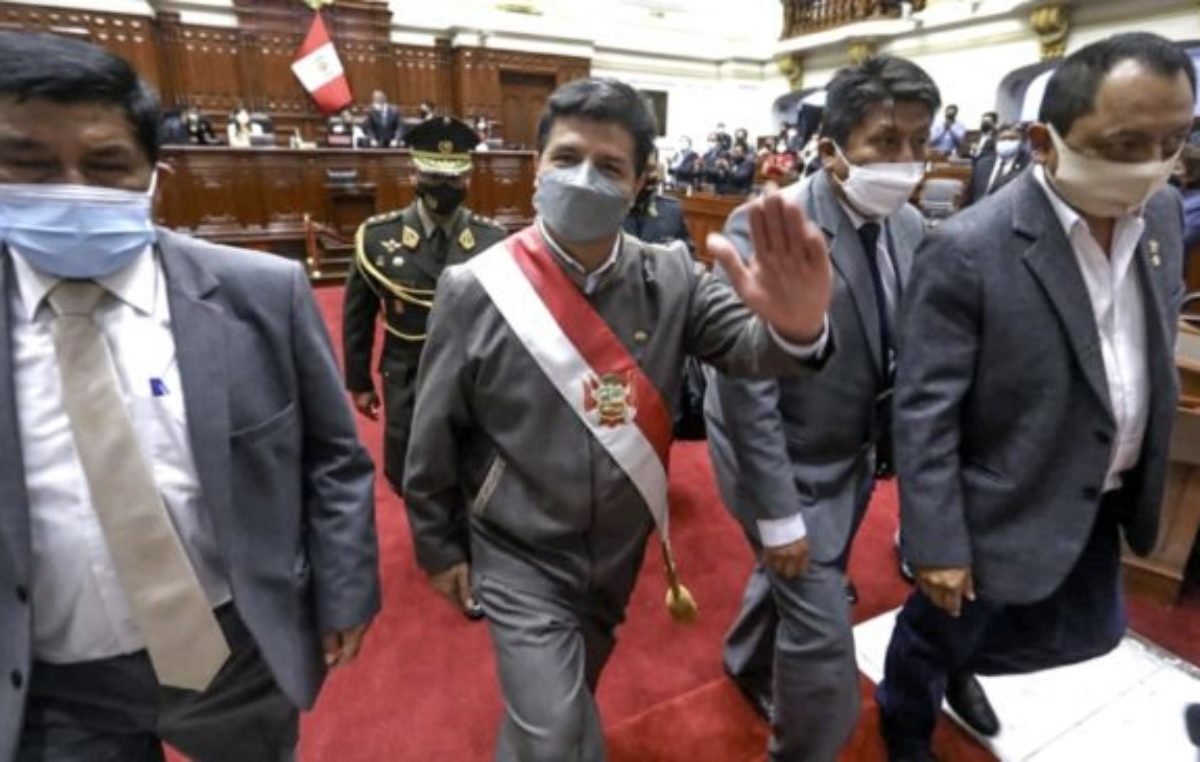 Perú: Castillo invitó a la oposición a dialogar tras sortear un nuevo pedido de destitución