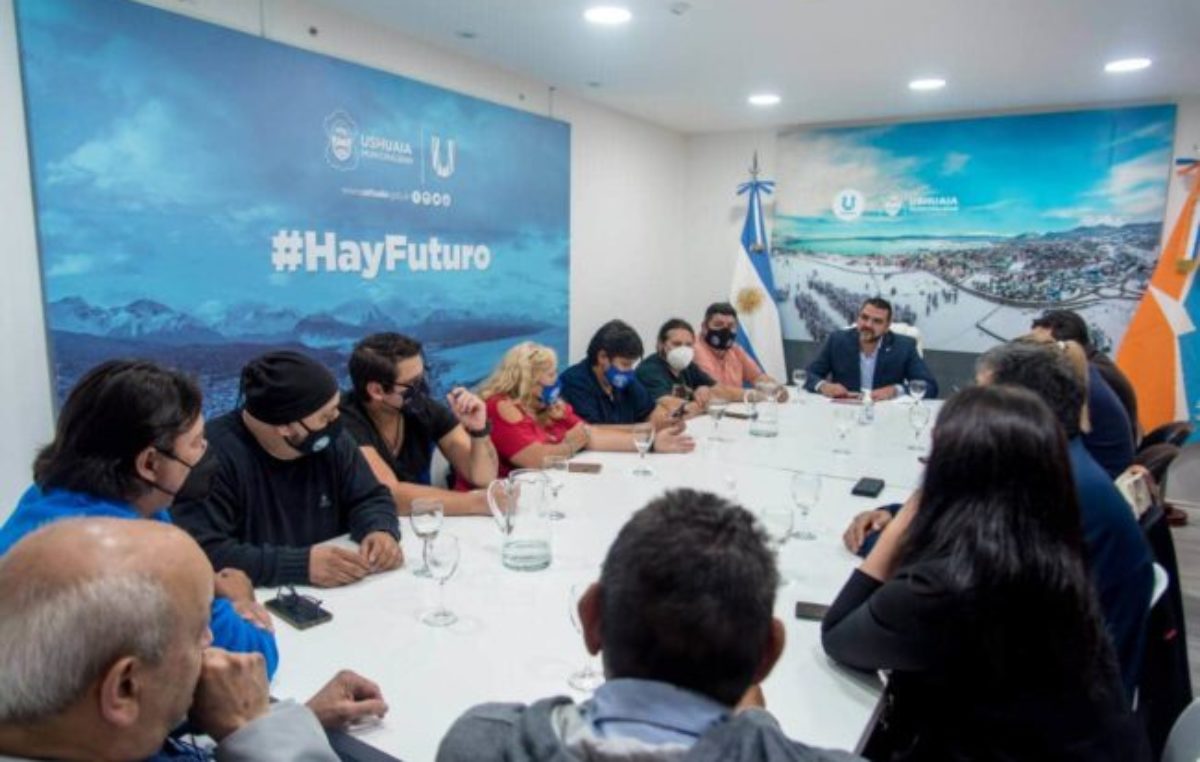 El intendente de Ushuaia firmó el aumento del 50% para los trabajadores de la Municipalidad