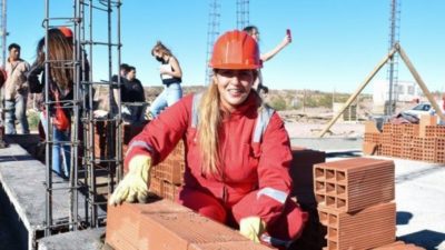 Mujeres neuquinas se capacitaron y ahora construyen sus propias viviendas
