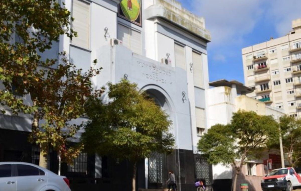 Paritarias en Necochea: El problema de la manta corta: destapamos la cabeza o destapamos los pies