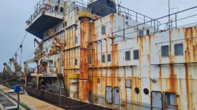 Lector adolorido con Paraná, Canal y Decreto