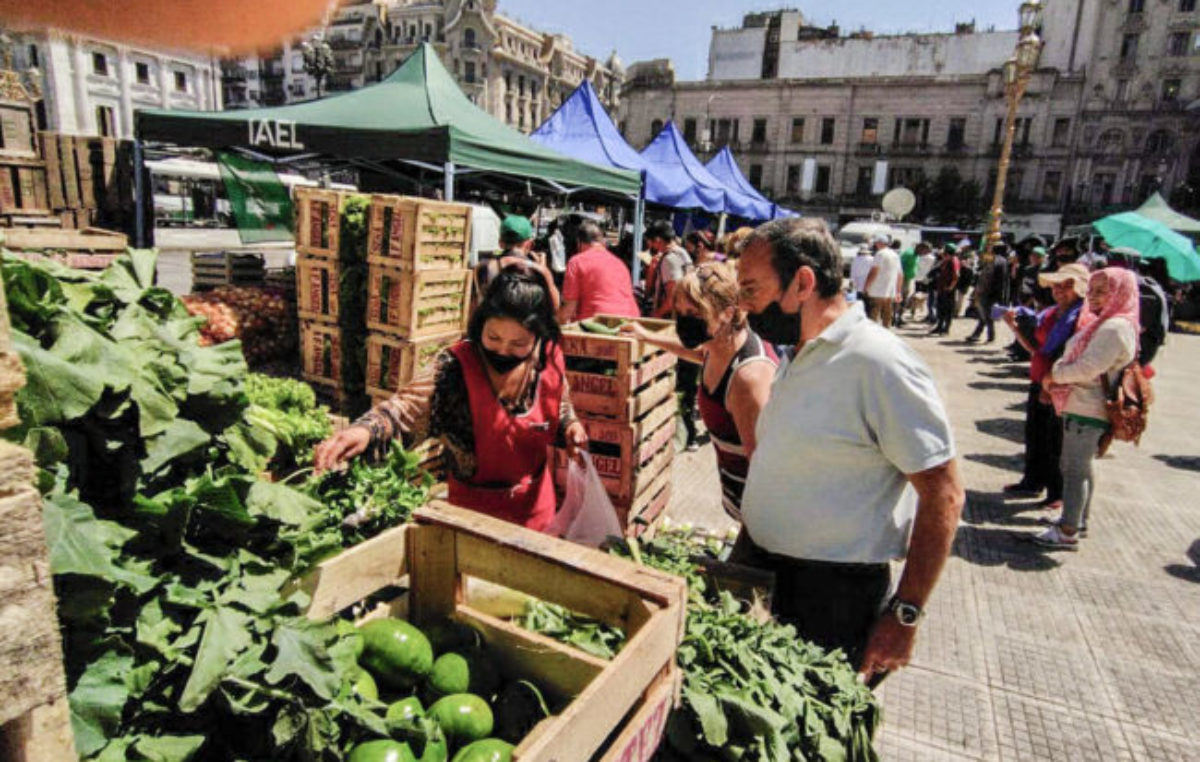 La economía popular supera al empleo privado en nueve provincias