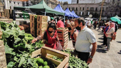 La economía popular supera al empleo privado en nueve provincias