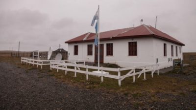 Conectarán 1.500 escuelas rurales bonaerenses con internet satelital