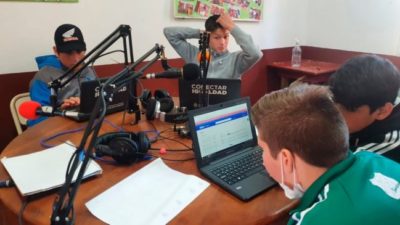 Misiones: La radio escolar comunitaria de estudiantes argentinos que transmiten desde la frontera