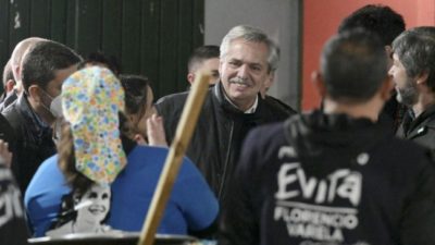 Fernández compartió un locro con trabajadores y pidió unidad para que no vuelva la derecha