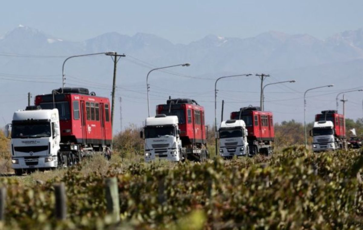 Llegaron a Mendoza 3 de las 39 duplas para el Metrotranvía donadas desde Estados Unidos