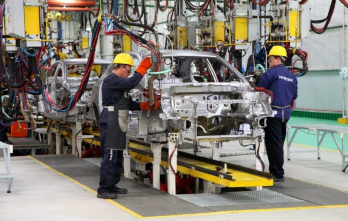 Subas de la producción en las fábricas argentinas