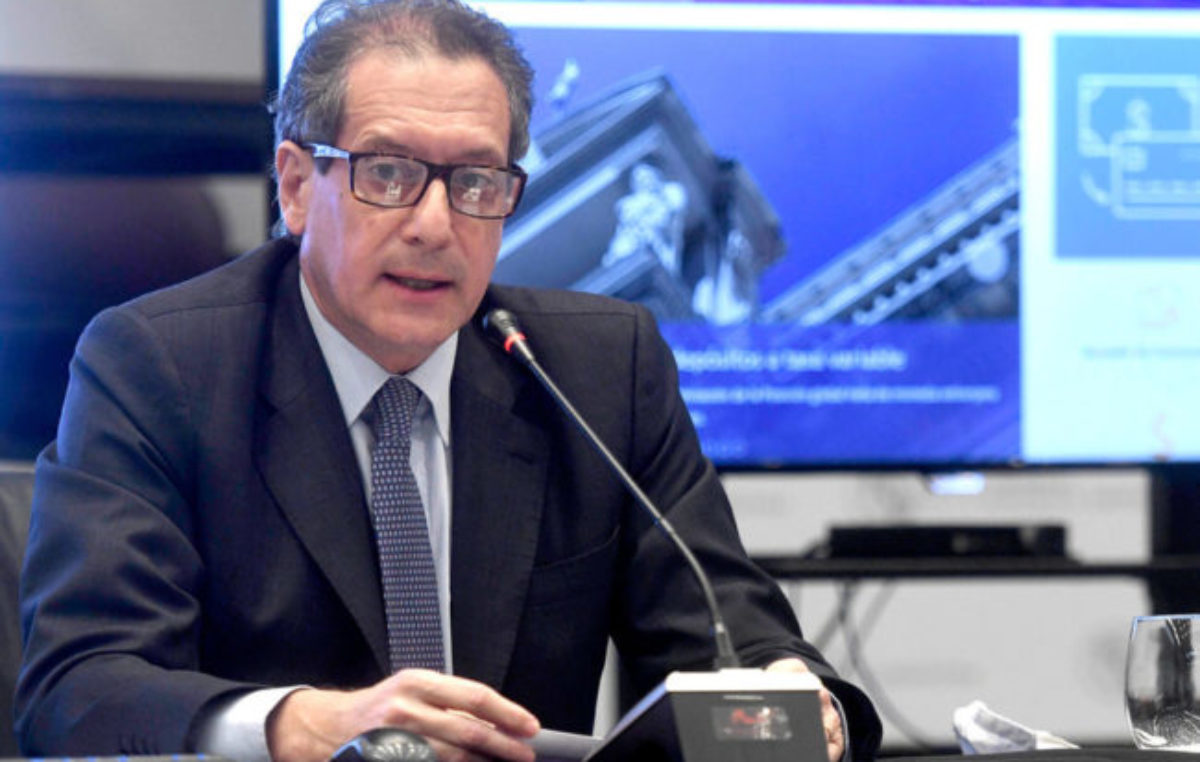 El Banco Central afirma que las nuevas medidas buscan evitar una «devaluación brusca»