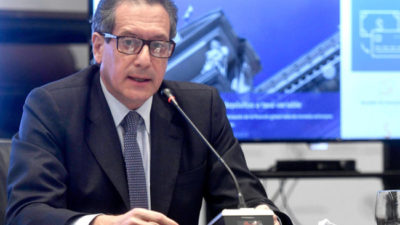 El Banco Central afirma que las nuevas medidas buscan evitar una «devaluación brusca»