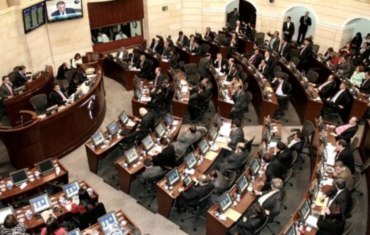 Petro, cerca de la mayoría legislativa con el apoyo de liberales