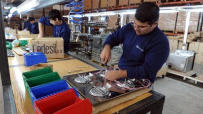 La tasa de desocupación bajó al 7% en el primer trimestre del año