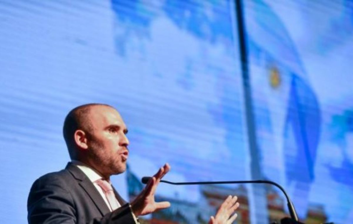 Guzmán desechó un «reperfilamiento» y dijo que la deuda en pesos es «sostenible»