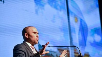 Guzmán desechó un «reperfilamiento» y dijo que la deuda en pesos es «sostenible»