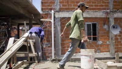 Argentina: la mitad de los empleos generados el último año fueron en negro