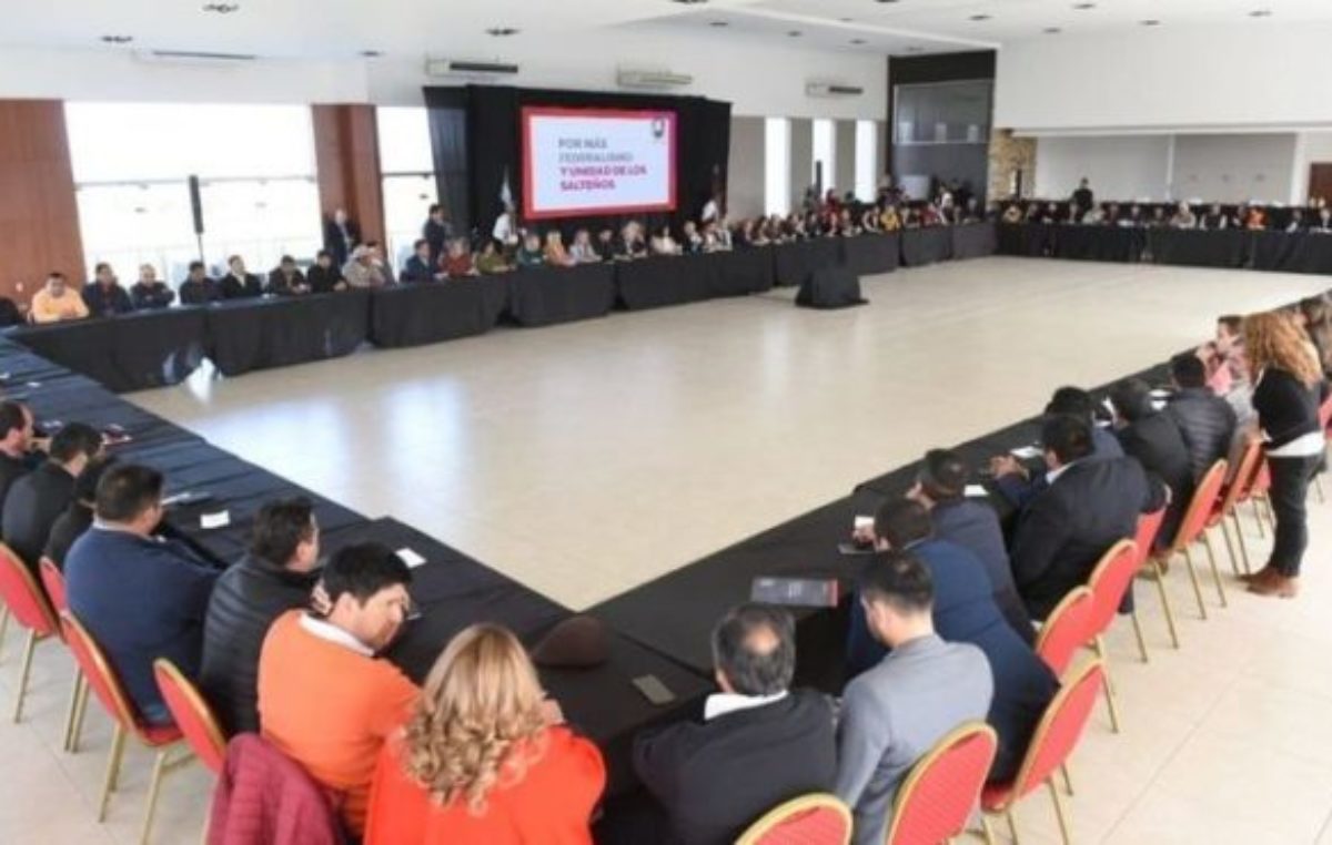 El gobernador de Salta convocó a intendentes y legisladores a sumarse al plan federal