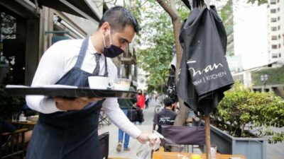 Hoteles y Restaurantes lidera la creación de empleo y superó a la Construcción