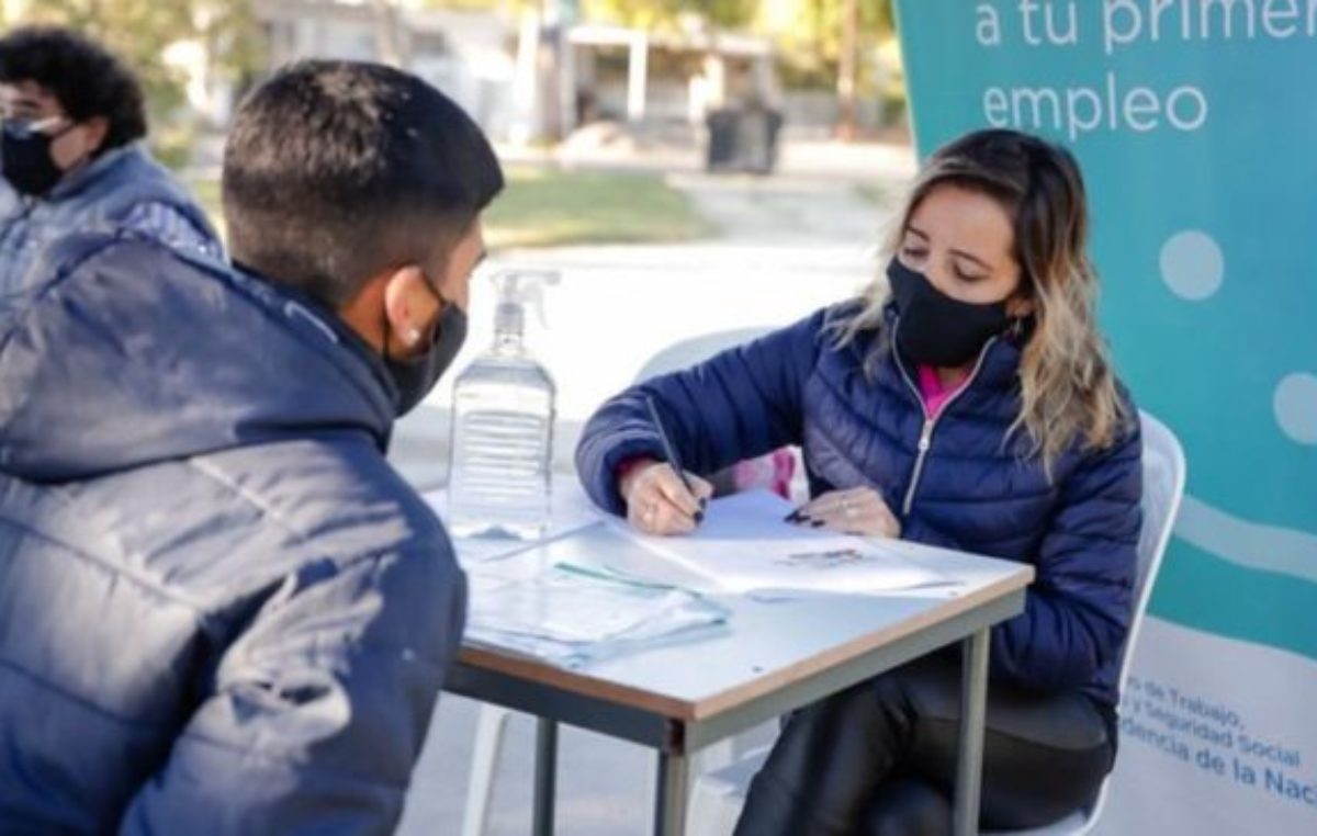 Insertan en el mercado laboral a 105 jóvenes de San Juan