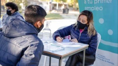 Insertan en el mercado laboral a 105 jóvenes de San Juan