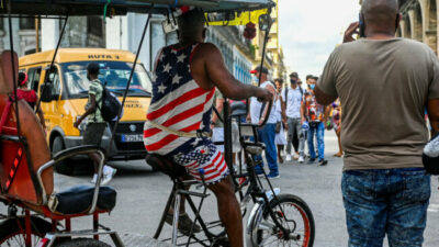 Cuba sale a comprar dólares al valor del mercado negro para captar divisas  