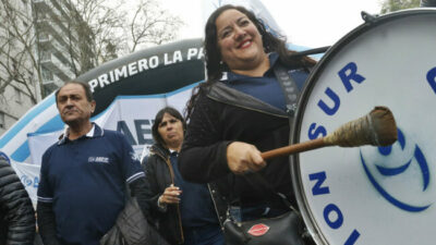 La marcha de la CGT, la CTA y los movimientos sociales, minuto a minuto