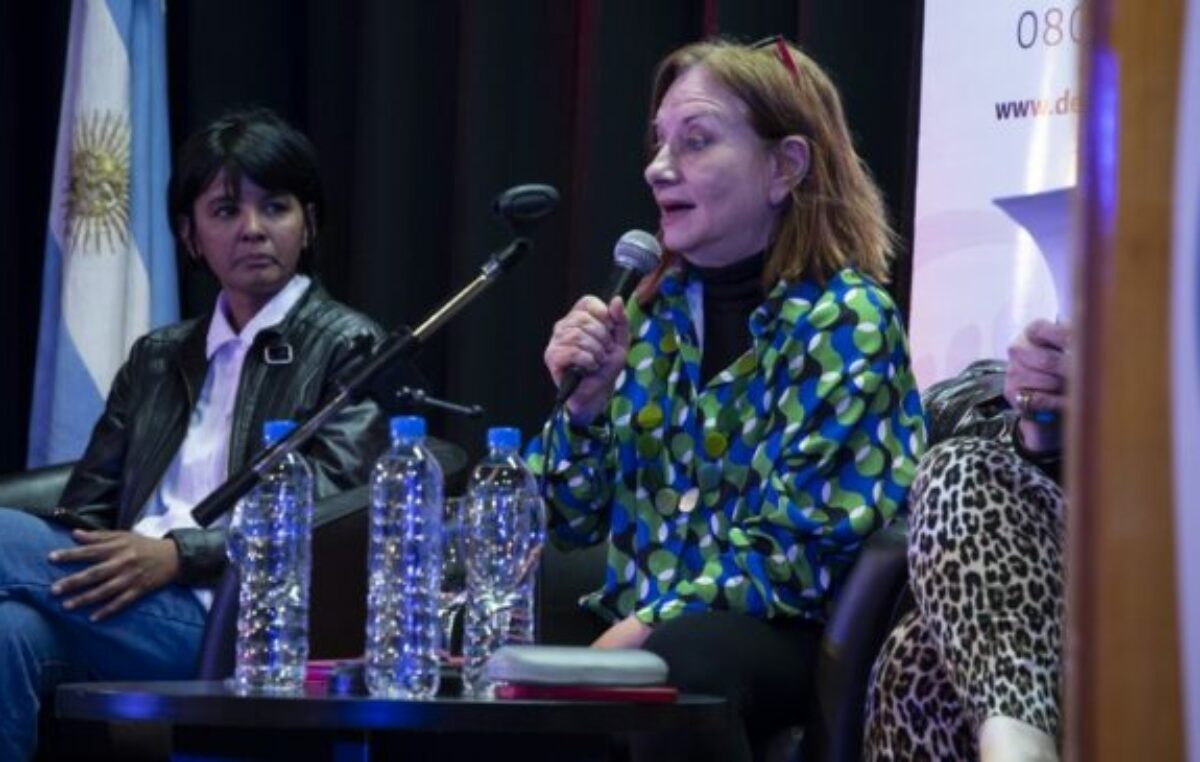 Luchas sindicales en medios: Miriam Lewin presentó recomendaciones para un abordaje responsable