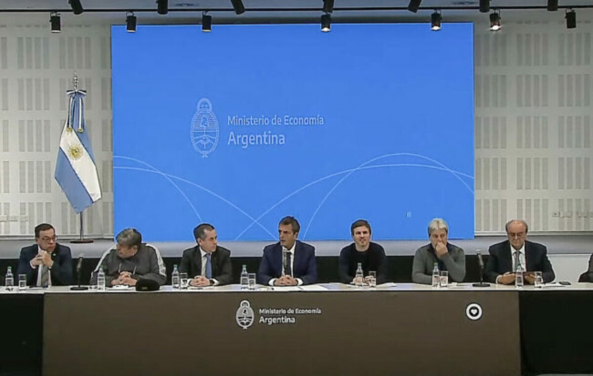 Massa llamó a enfrentar a «los que pretenden timbearse» los dólares del Banco Central