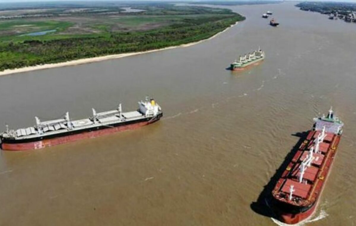 El Gobierno le cedería al gobernador de Santa Fe un cargo clave para el futuro de la Hidrovía