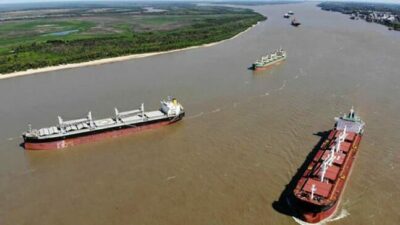El Gobierno le cedería al gobernador de Santa Fe un cargo clave para el futuro de la Hidrovía