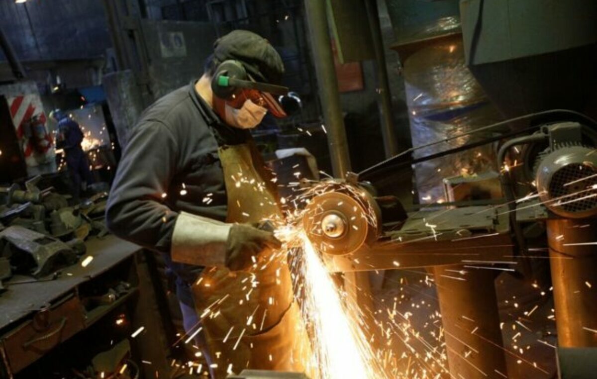 La industria pyme crece, pero poco