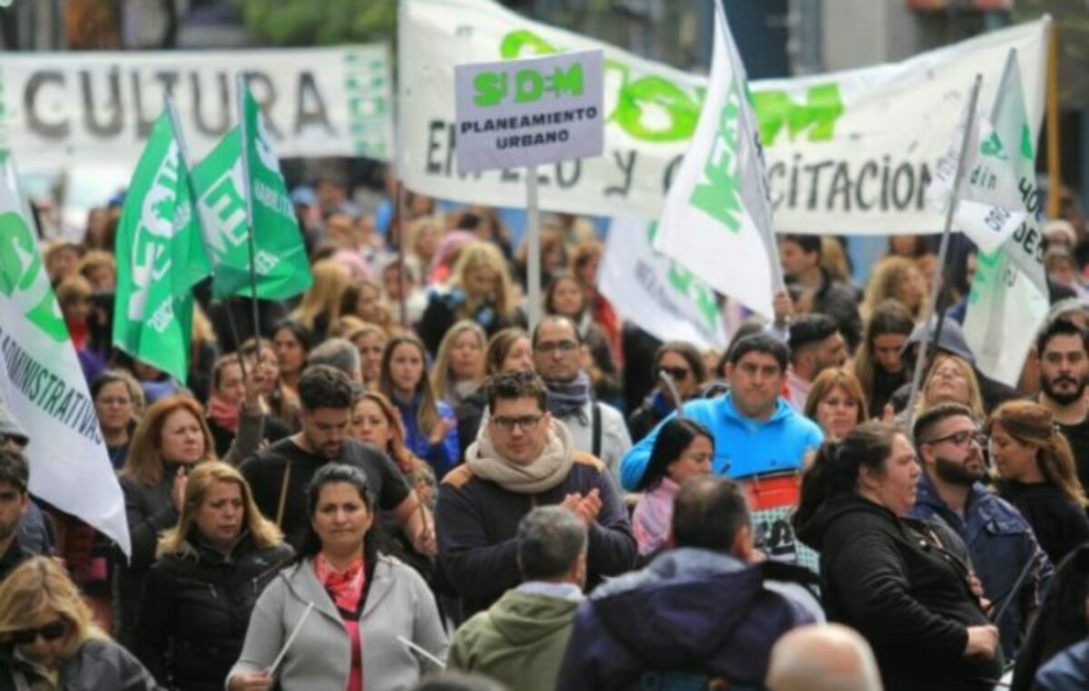 Por la falta de paritarias, el Suoem se movilizó en el Centro de Córdoba