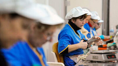 Las mujeres cobran menos y padecen más la informalidad laboral en Neuquén