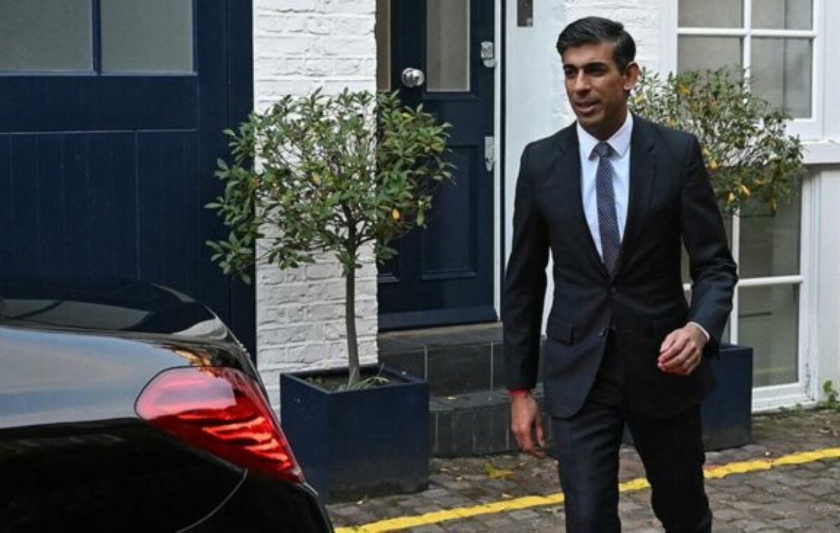 Reino Unido: Rishi Sunak es el nuevo líder conservador y asume el martes como primer ministro