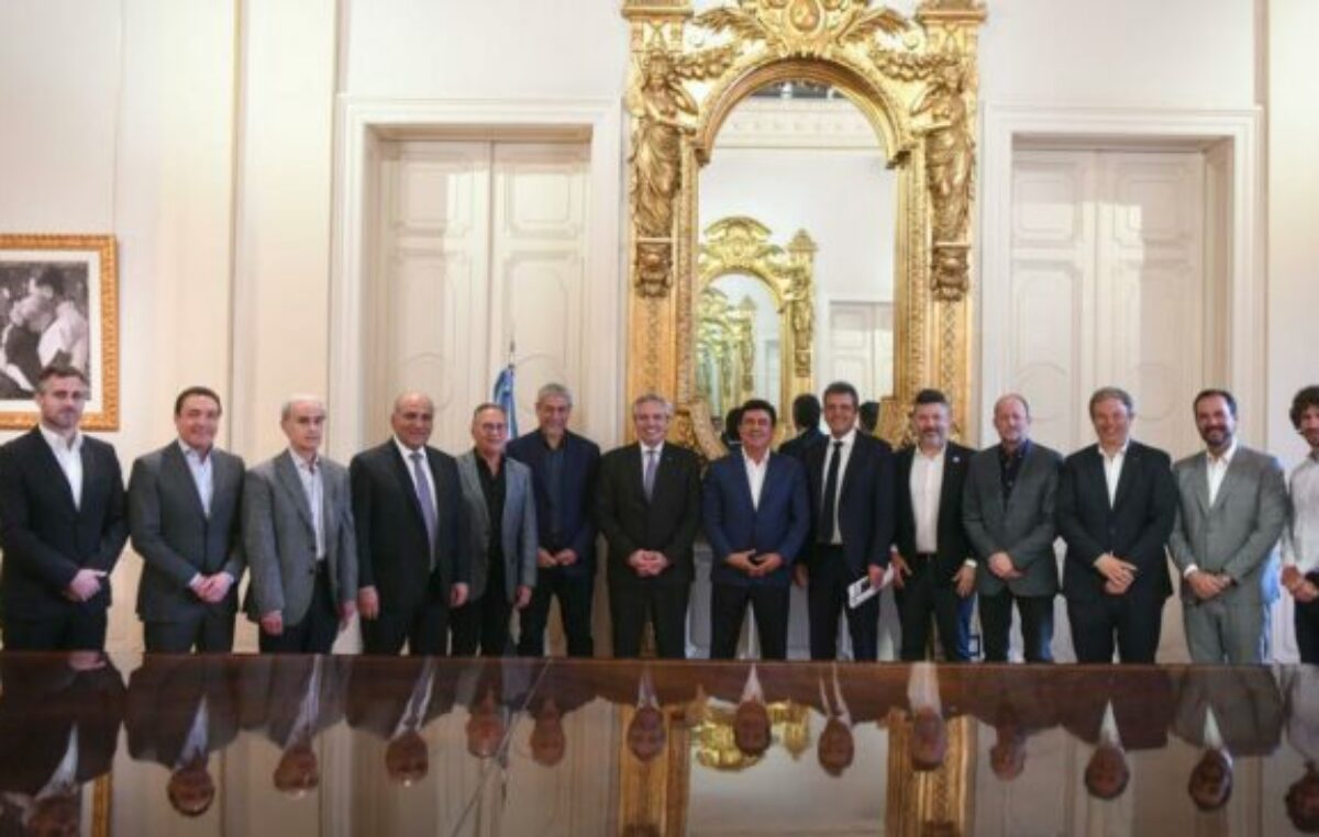 El Presidente recibió a intendentes del conurbano para analizar la problemática del AMBA