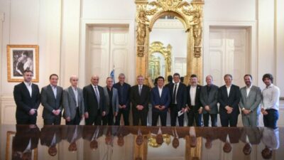 El Presidente recibió a intendentes del conurbano para analizar la problemática del AMBA