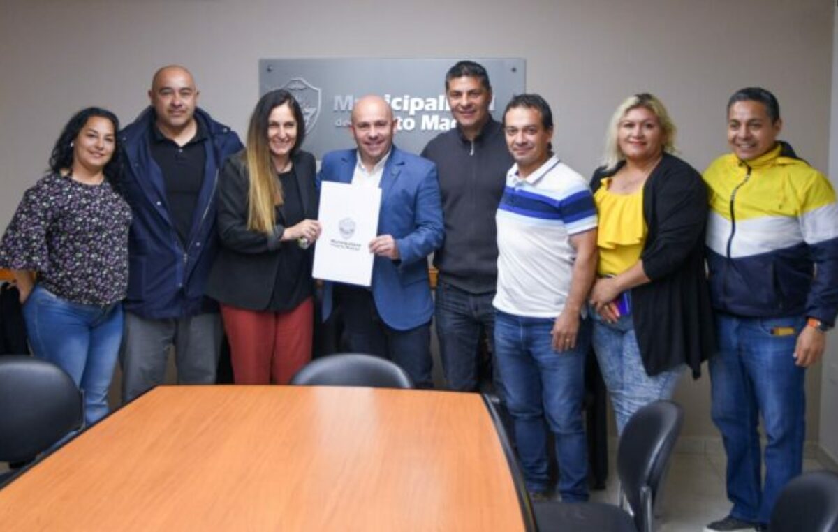 El intendente entregó la preadjudicación de tierras para que se construya en Madryn un camping de la economía popular