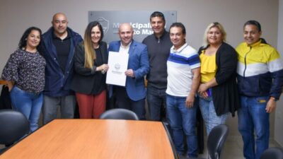 El intendente entregó la preadjudicación de tierras para que se construya en Madryn un camping de la economía popular
