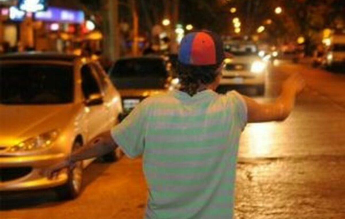 El Concejo rosarino trata puntos controversiales en busca de regular a los cuidacoches