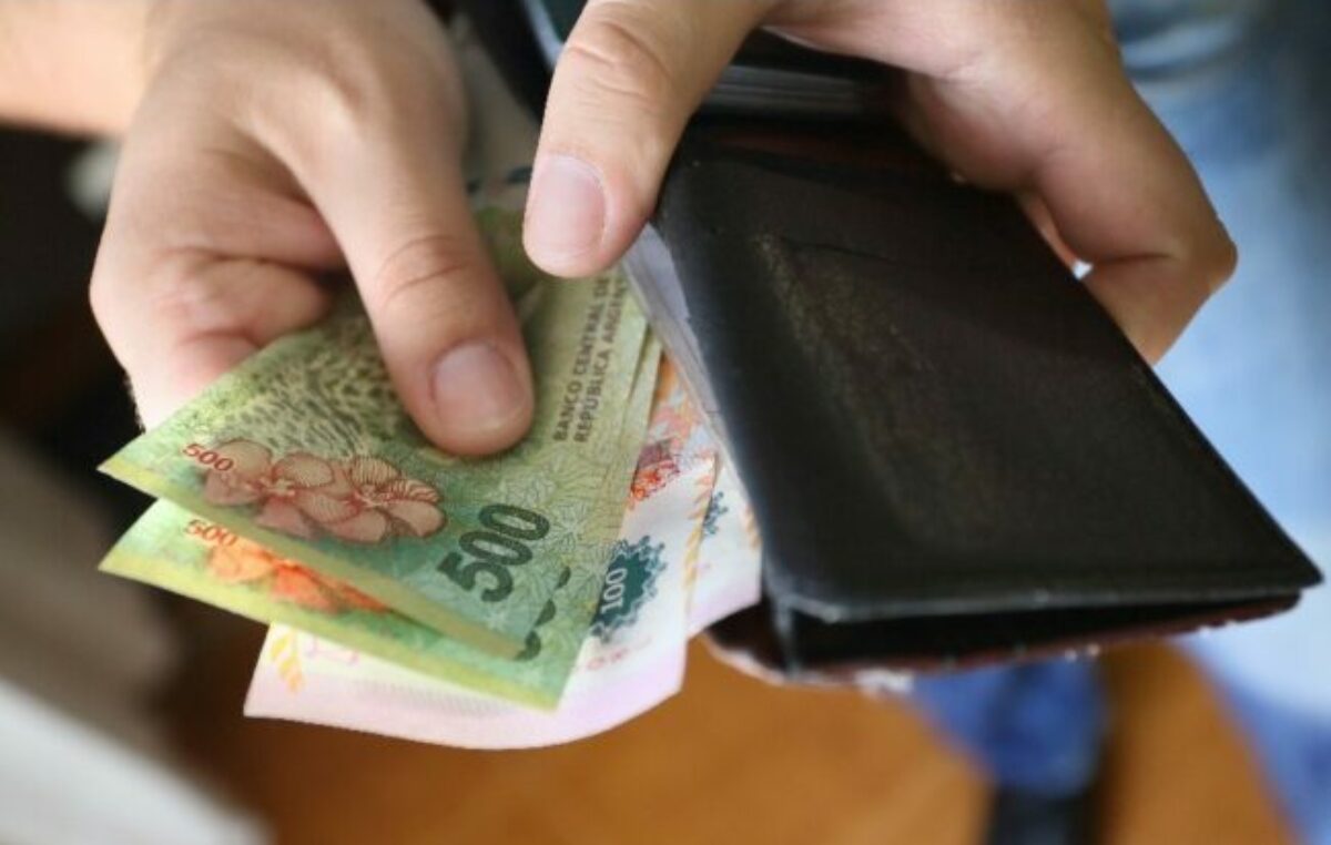 La pérdida de los sueldos argentinos en 10 meses de este año