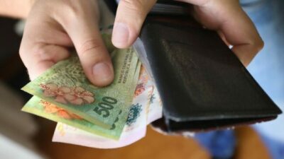 La pérdida de los sueldos argentinos en 10 meses de este año
