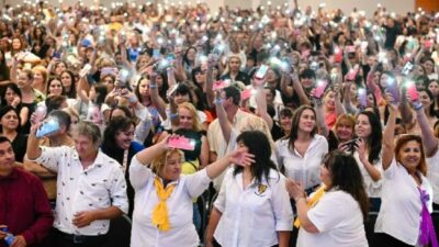 El intendente de Córdoba entregó más de 1.450 chapas de taxis y remises a mujeres