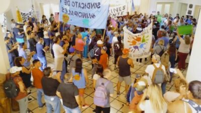 Con quite de colaboración y marcha, municipales coparon la Municipalidad de Necochea