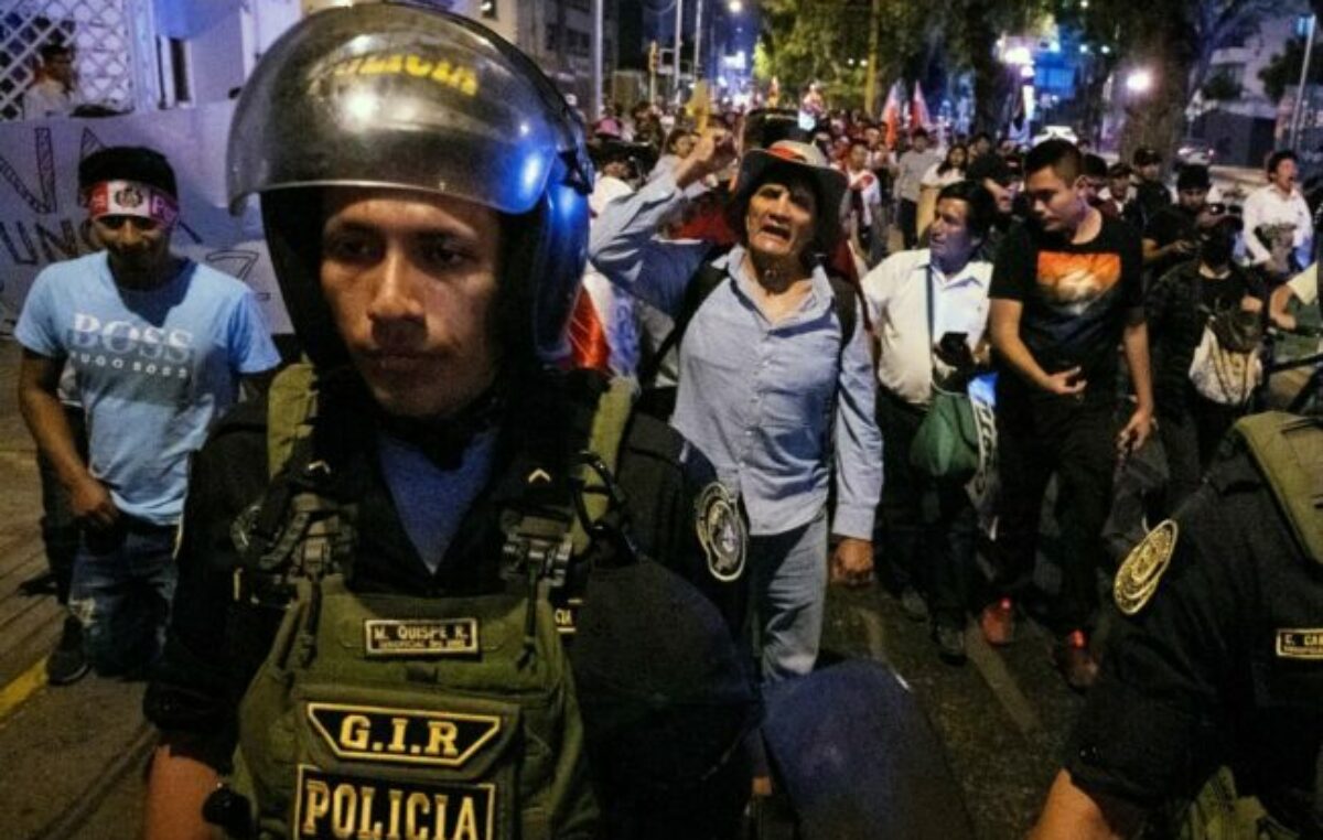 Perú: la represión y el estado de emergencia no detienen las masivas protestas