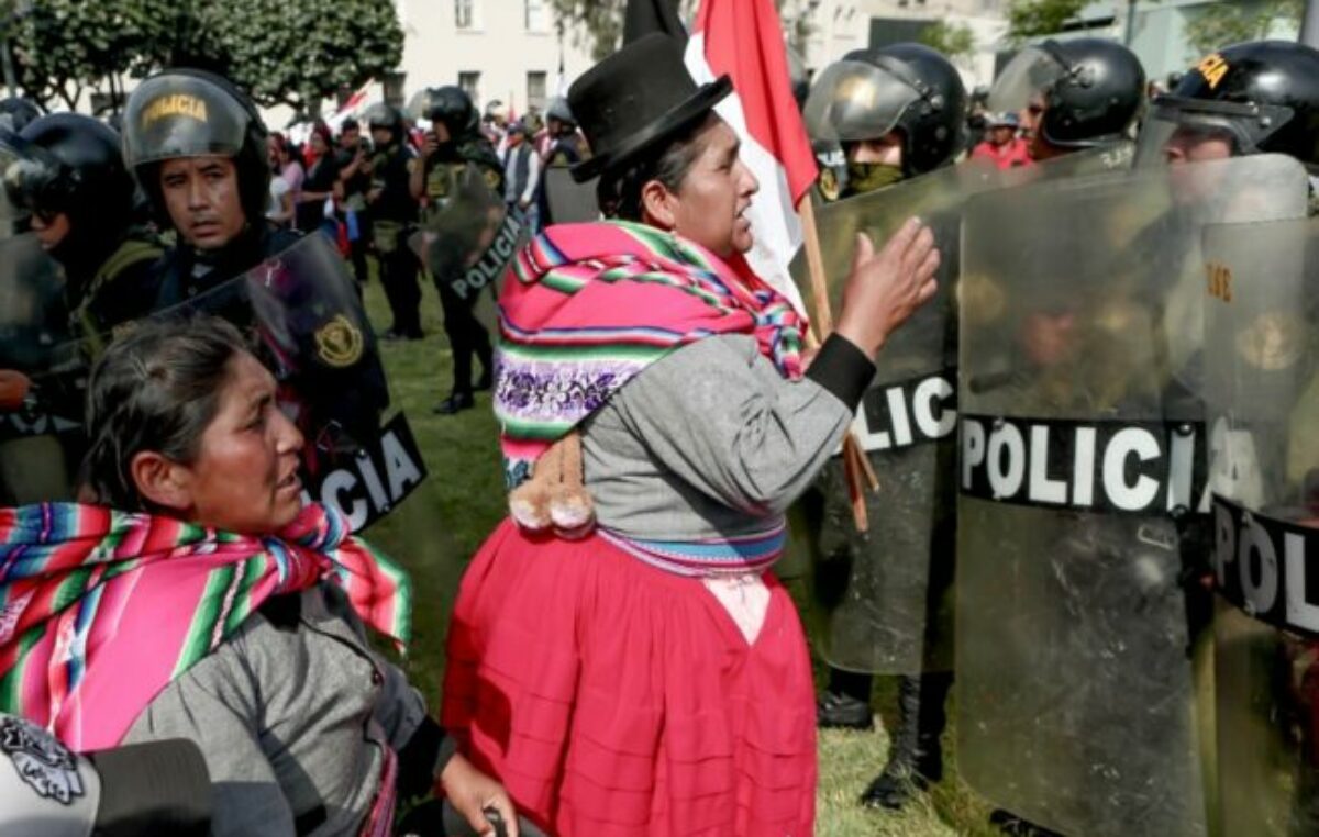 Llegan manifestantes a Lima para la gran marcha nacional