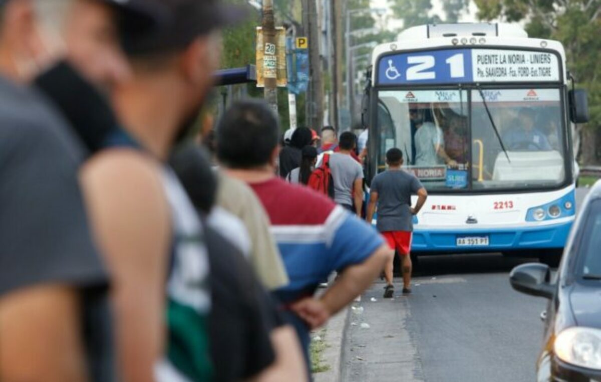 Giuliano apura el traspaso de 32 lineas de colectivos a la Ciudad de Buenos Aires