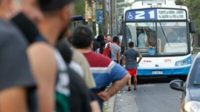 Giuliano apura el traspaso de 32 lineas de colectivos a la Ciudad de Buenos Aires