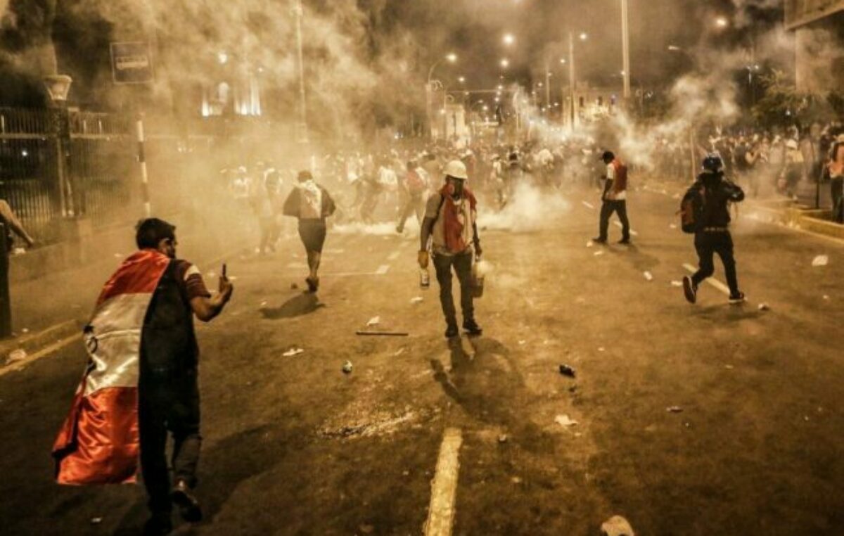 El congreso peruano echa nafta al fuego